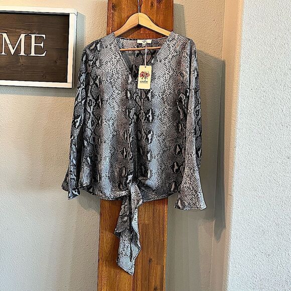 New Entro | Women’s Snake Print Bell Sleeve Top Small - Picture 2 of 12